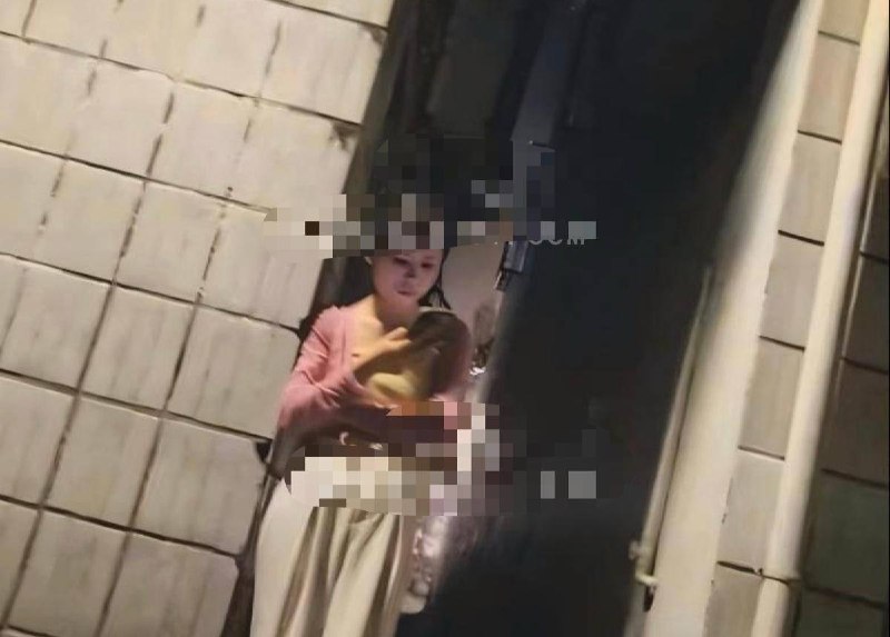 #珠海
市区广生有站街 广生南街前后两条街。去了看运气 年轻妹子多环境一般。人数15左右，200 300老根据地了。周末总能看到嫩妹。平时看运气-找JiPo