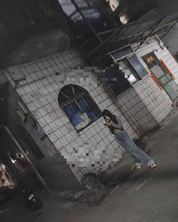#东莞
土塘市场旁边，有七八个，漂亮的的要晚一点出来，一般都是熟妇的多，漂亮的有几个，100到300-找JiPo