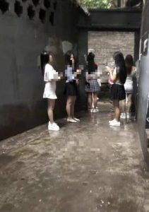 #成都
金堂万达对着的万安街二段老地方了，以前是150，现在涨价200  每天基本.上都有10个左右，最多的时候30多个。质量基本上中等，偶尔有嫩妹，看运气。-找JiPo