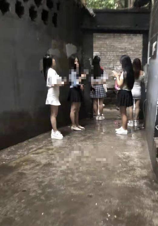 #成都
金堂万达对着的万安街二段老地方了，以前是150，现在涨价200  每天基本.上都有10个左右，最多的时候30多个。质量基本上中等，偶尔有嫩妹，看运气。-找JiPo
