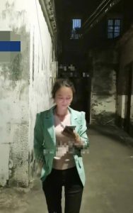 #玉溪
地点在玉溪葫芦园，从大牌坊进去有许多小巷，白天下午四五点就有了，晚上妹子更多，妹子有老有少，走在巷子里直接就_上来拉客了，有时候也有越南妹子，基本上一百二百的都有，都是快餐,只有kou和做,聊的熟了还可以包夜，基本上七百左右就可以包夜了，巷子很多，可以多逛逛，在玉溪甚至整个云南都很出名。-找JiPo