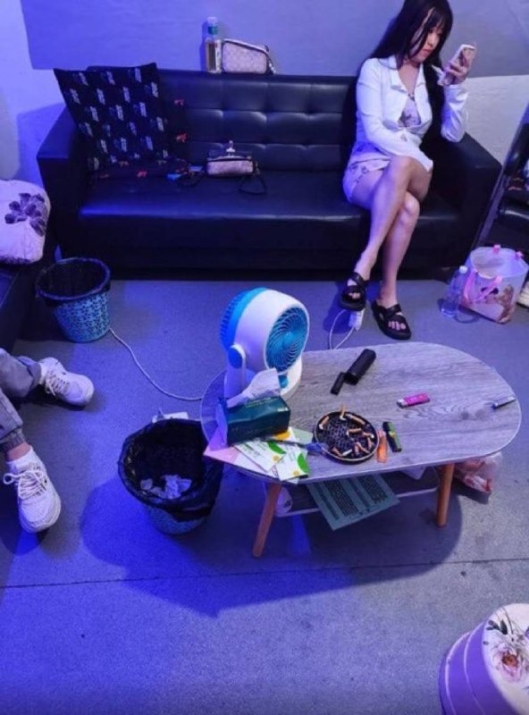 #苏州
 
苏州虎丘区枫津大街，一路过去好几个，有个看着比较年轻，对上眼神进后面房间，3张-找JiPo