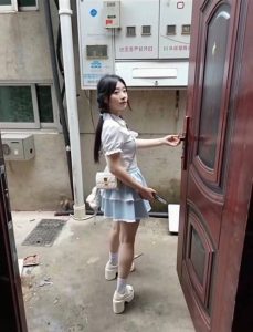 #上海
一个06年的学妹，上海这边真太卷了吧，这种的都下海了，真是羡慕死上海的兄弟了。-找JiPo