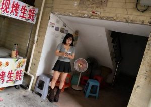 #咸阳
 
闲逛咸阳陈杨寨城中村，街巷不大，点位零散。穿梭在市井小巷里，没有繁杂人流，安静又接地气。顺路浅逛一圈足矣，感受老城区最朴素的烟火日常。-找JiPo