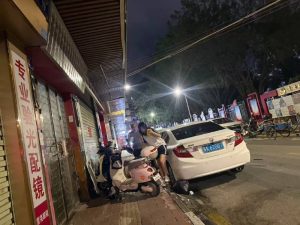#广州
 
白云区如意小区最新情况，更新版本新增加了触发任务npc摩托佬，靠近自动对话，按任务提示操作即可，他会带你前往附近方圆5公里内公寓，基本属于开盲盒，少妇比较多，偶尔会开到嫩妹，水费230，因为摩托佬要赚30辛苦费。-找JiPo