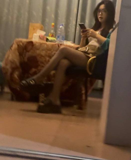 #深圳
六宫粉黛无颜色，柳暗花明又一村。深夜巷子的人问故事。-找JiPo
