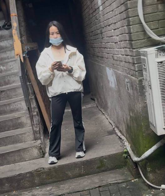 #武汉
 
市里面越来越少了，这段时间荣华街顶风开，全部是直接站在路边店的，2张出头，都是嫂子。-找JiPo