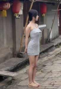 #深圳
 
#站街
 
深圳龙华的妹子是越来越多了，路边远远就看见，这天都没黑就跑出来搞钱了，花了209找了一个年轻的特意了解了一番 ，原来是从东莞过来的，难怪深圳这段时间站街女越来越多。-找JiPo