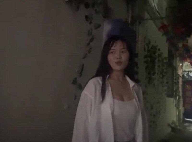 #上海
赵巷村，这个人家小妹妹问的都有点不好意思了，这小姐姐的性格真挺不错的，必须支持一下人家的事业。-找JiPo