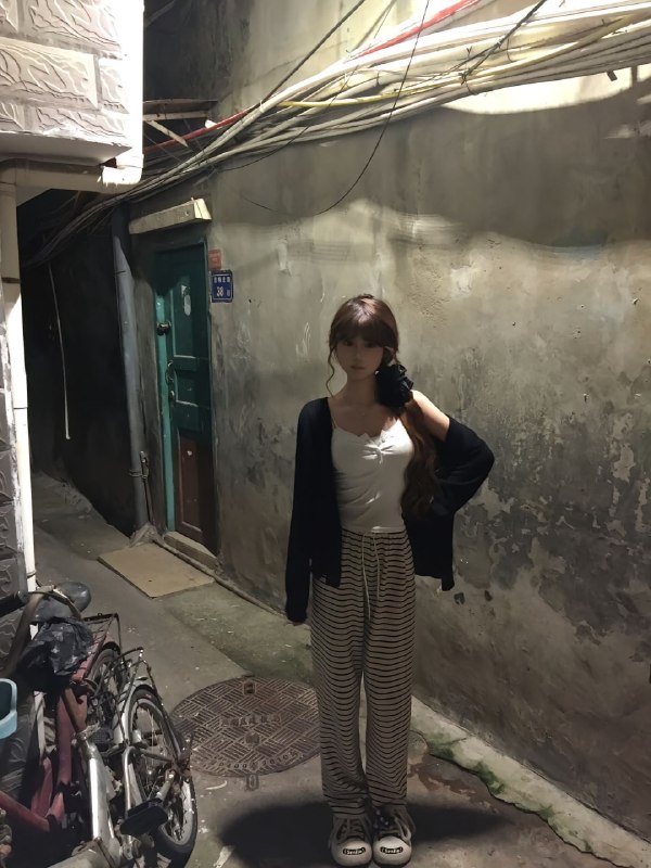 #深圳
皇岗村，有没有兄弟喜欢这一款的，偶遇才能遇见这小姐姐，着实美丽，周末出现概率比较高，还是个在校的学生来的，还可以包ye只要米给到位，2张的爱情快餐。-找JiPo