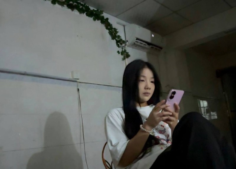 #广州
 
天河区骏唐购物广场西侧巷子向北，见有纹身招牌的巷子(有两处)进去，好多店，每家2~3名技师，都有活，价位2张左右，晚上7点后有人。-找JiPo