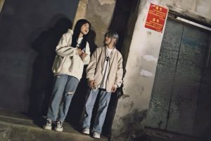 #上海
 
中华商业街附近转了一圈，小巷子里能看到一些点位，大概五到十个左右。人群以二十多到三十之间为主，类型比较普通，整体感觉还可以，属于顺路可以看一看的地方。-找JiPo