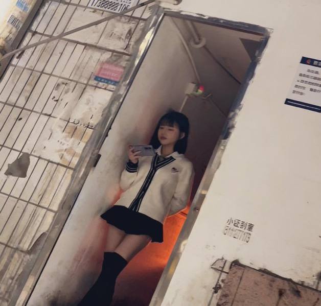 #长沙
 
玉兰路C巷，前面平平无奇，走到中间偶尔会有惊喜，属于那种要耐心逛的地方。-找JiPo