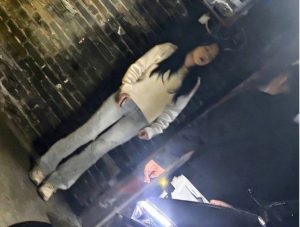 #宁德
 
#站街
出差到福安湾坞这边,在附近村子随便转了转。进到一条小巷子里,大概能看到十来个人活动。有个少妇过来搭话简单聊了几句就跟着过去坐了会儿。地方是自租的小房间,整体比较简单,这一片感觉还算比较隐蔽。-找JiPo