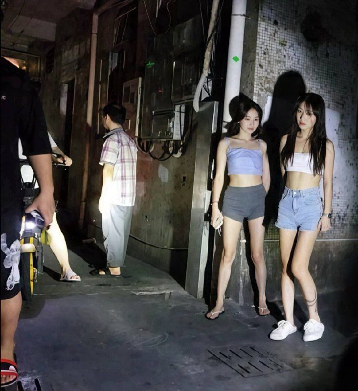 #怀化
 
#站街
晚上6点先到玉溪路扫了扫好多疗店里的嫂孑会给你打招呼也有几个路边站的 质量很差都是下不去叉子的水平不知道是不是我来的有点早 有的报150kc有的可以带口-找JiPo