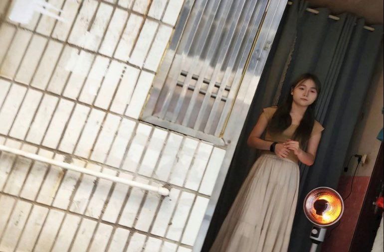 #西安
 
#站街
西安吉祥村城中村观察
吉祥村现在白天安全,晚上全是帽子,白天晚上都有,晚上嫩妹较多,大概10多个人其中嫩妹至少有8个到10个,去的时候多去转一下,安全后,在开干-找JiPo
