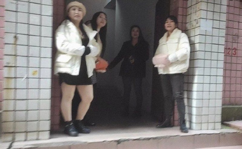 #无锡
 
#站街
无锡惠山钱桥附近站街
金山路一直到锦溢路中间段,下午四点去市场买点东西的,发现有站街,然后把那条巷子从东往西走了两遍,有七八个熟妇。-找JiPo
