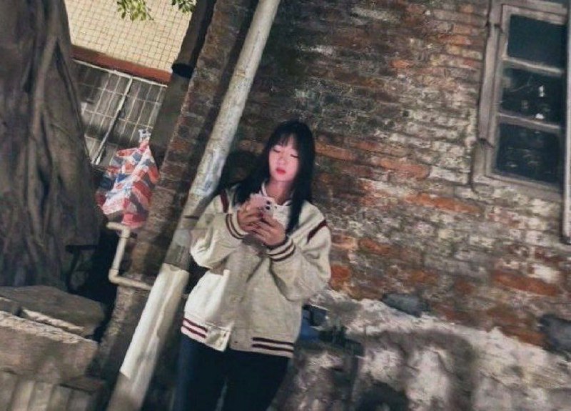 #东莞
 
#站街
东莞大盛村炮火连天
大盛村快餐十分钟爱情,大部分20到35左右女的,楼下出租房有十几个,站街巷子直接开炮-找JiPo