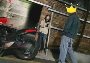 #广州
 
#站街
白云东平黄大妈木桶饭后面小巷,
总体消费200黄大妈木桶饭旁边的小巷进去,有很多按摩店。左右两边的平行巷子也有。夜晚11点过后有嫩的,逛一逛赏心悦目-找JiPo