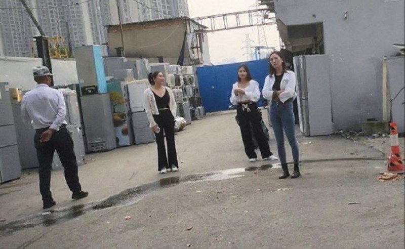 #肇庆
 
#站街
广东肇庆市端州区修车场
近期非常稳定,每次经过有空去看都有在,大概十几个,品种齐全少妇嫩妹。价格50-150,十分钟。营业时间下午4点到凌晨1点半左右。常驻演员少妇,大妈,老妈。-找JiPo