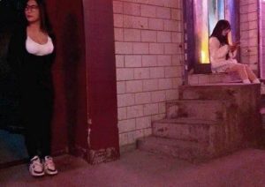 #广州
 
#站街
广州南沙黄阁东里村站街
环境一般15个左右，我在附近几条小
巷子多逛一狂有好多狼友，少妇居
多嫩妹很少，药店后面小巷子-找JiPo