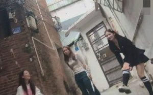 #云南
 
#大理
 
#站街
 
大理西窑村小巷子城中村的小巷子里面年龄大概18-25都非常嫩价格也很便宜,神仙地方。打车到大理市名和酒店旁边的巷子里拐进去,很多老哥聚集在一起在妹妹对面观看也不玩。-找JiPo