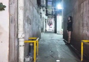 #东莞
 
#站街
 
#扫街
 
东莞塘贝市场扫街记出击东莞,真的太有趣了,巷子里两边站的全是人,也有一些质量不错的,在南京盐城都很少有这种体验,尤其是在盐城,中年大妈都敢要6张8张的天价。-找JiPo