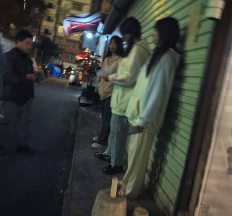 #佛山
 
#站街
苏棠基本恢复去年盛况，有30来号人，总体消费100-200，老菜皮和人妻都有，偶有佳品，逼价昂贵，毫无性价比，狼多，玩的少，支持抵制-找JiPo