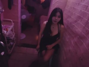#合肥
 
#站街
 
#扫街
 
二十埠菜市场往里走石门路小区楼下，白天有不少，但年轻的晚上才出来，晚上9点后过去，这个地方有3-5个年轻的，在合肥算是KC天花板了，最好的是右转进来第一个门的黄毛，漂亮配合身材也好，找了很多次。-找JiPo