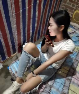#东莞
 
#站街
谢岗简单租房，楼下路口有鸡头放风 
导航谢岗政府广场 一般下午4点以后到晚上2点，政府广场对面的花店旁边的巷子里也有，150-300-找JiPo