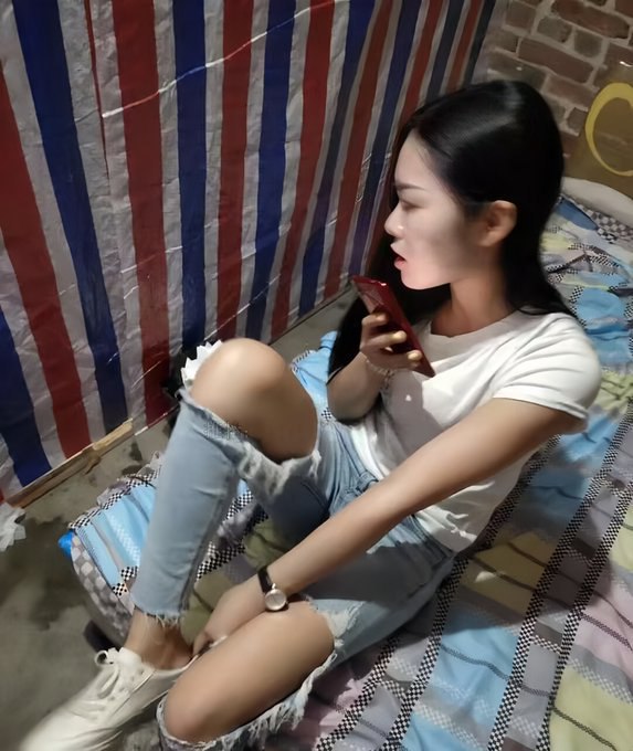 #东莞
 
#站街
谢岗简单租房，楼下路口有鸡头放风 
导航谢岗政府广场 一般下午4点以后到晚上2点，政府广场对面的花店旁边的巷子里也有，150-300-找JiPo