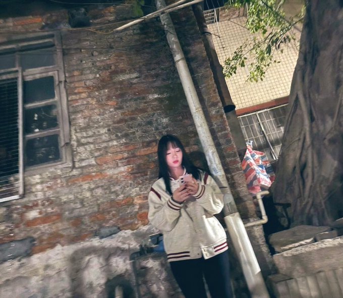 #广东
 
#𦘦庆
 
#站街
 
#扫街
 
端州区端州一路端州农村商业银行旁九记烤鱼西侧巷子里，晚上九点后，拉客聚集地，价位1-2张。-找JiPo