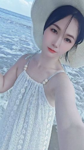 白云美女–小猫咪-找JiPo