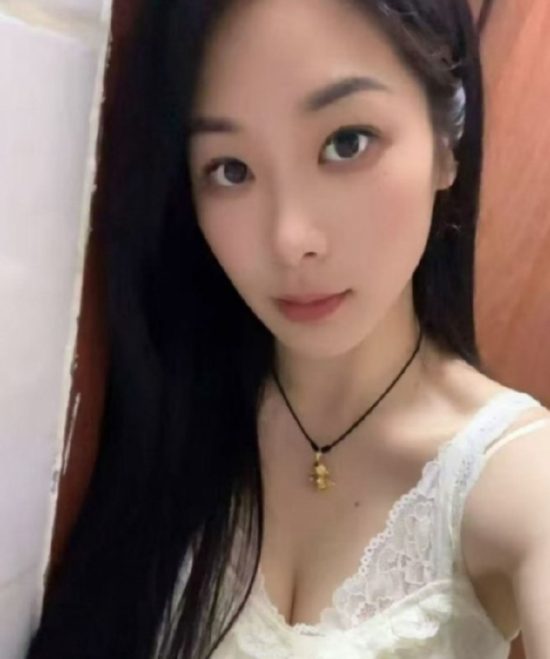 #广东 #广州 #楼凤 甜妹小雅 400一次40分钟，800两次90分钟，700不限次60分钟，1000不限次120分钟，1600包夜(凌晨0点到早上8点)-找JiPo