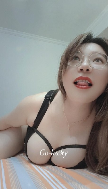 #江苏 #南京 #骚妇 大胸翘臀眼镜骚妇 400/次，夜1600-找JiPo