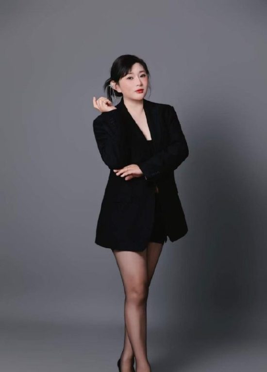 #江苏 #南京 #大奶 秦淮大奶新人温柔服务 300一次  600一小时  1400包夜（时间晚11点30到次日7点）-找JiPo